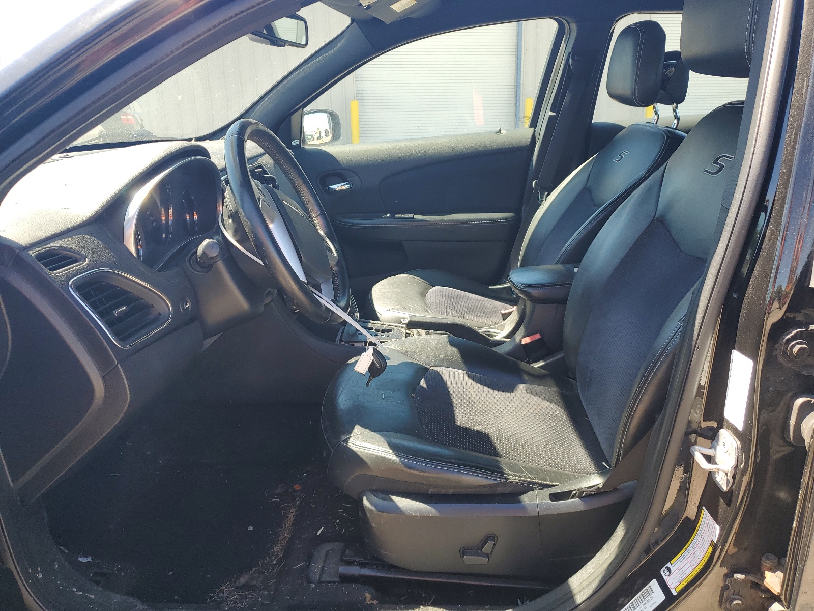 1C3CCBHG4CN107663 2012 Chrysler 200 S