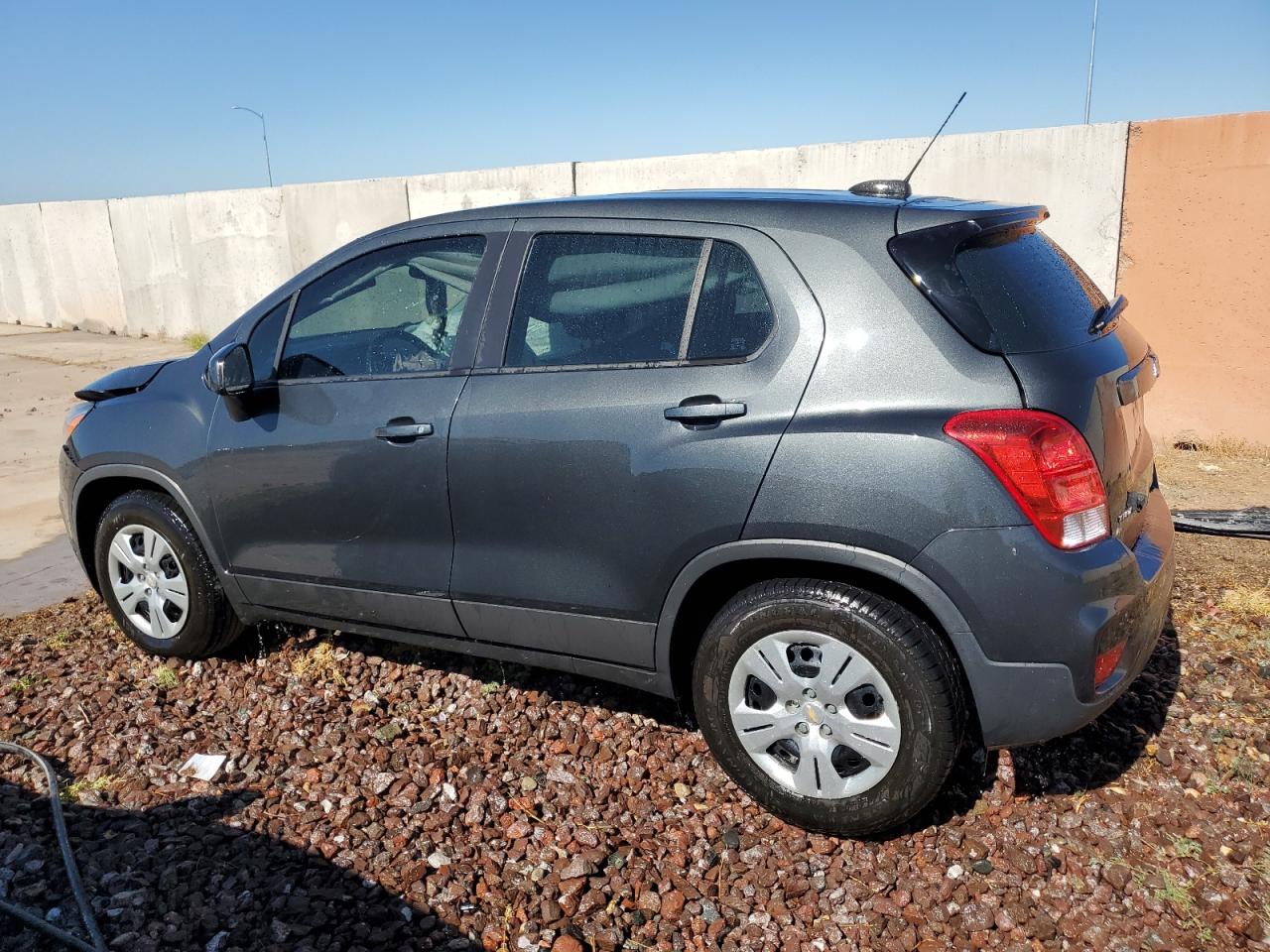 3GNCJKSB1KL150801 2019 CHEVROLET TRAX - Image 2