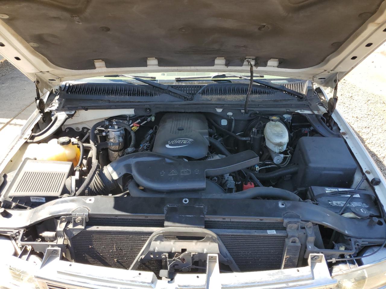 2003 Chevrolet Suburban - Image 12