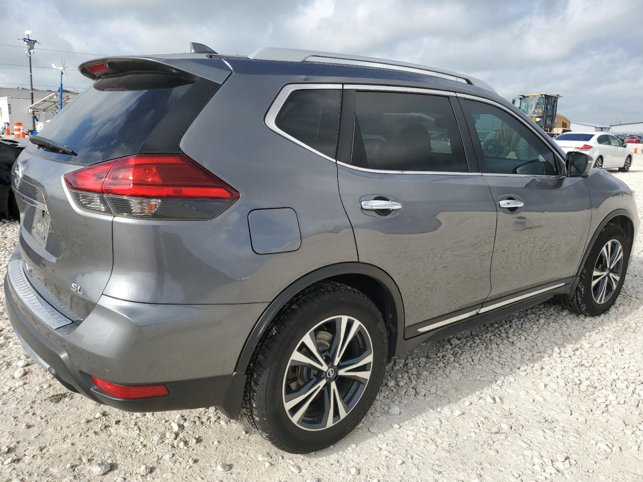 2017 Nissan Rogue - Image 3