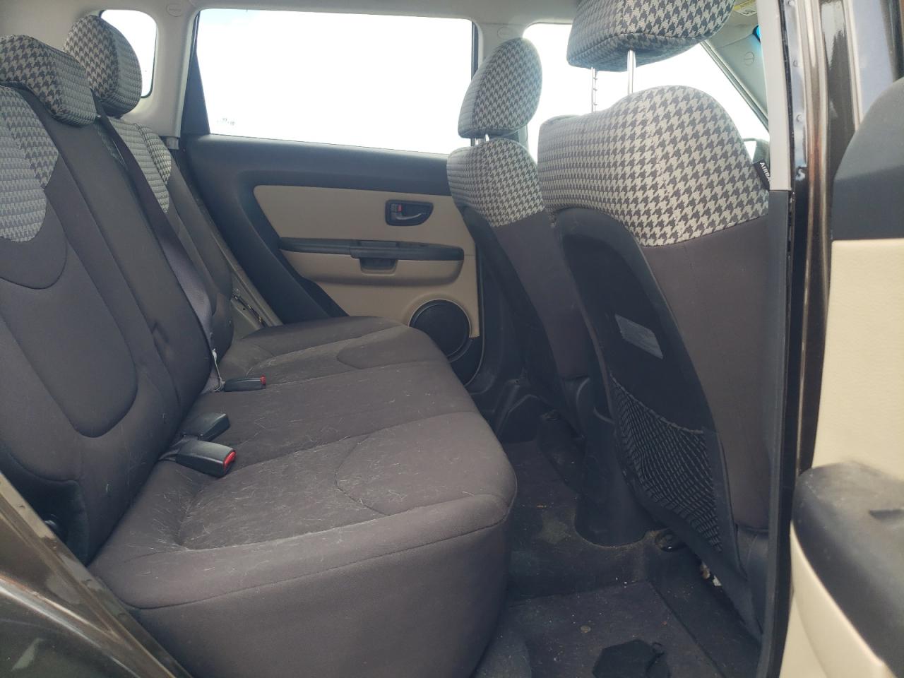 2011 Kia Soul + VIN: KNDJT2A27B7302256 Lot: 60733524