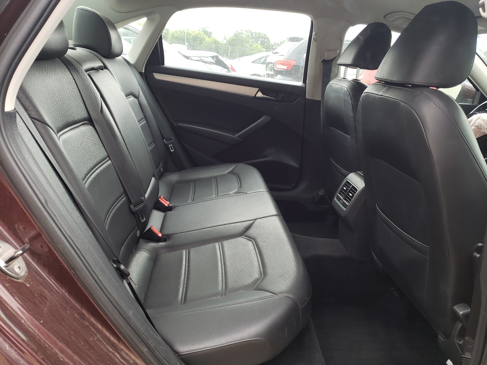 1VWBP7A32DC084748 2013 Volkswagen Passat Se