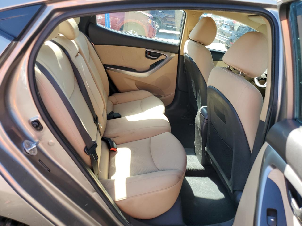 2013 Hyundai Elantra - Image 10
