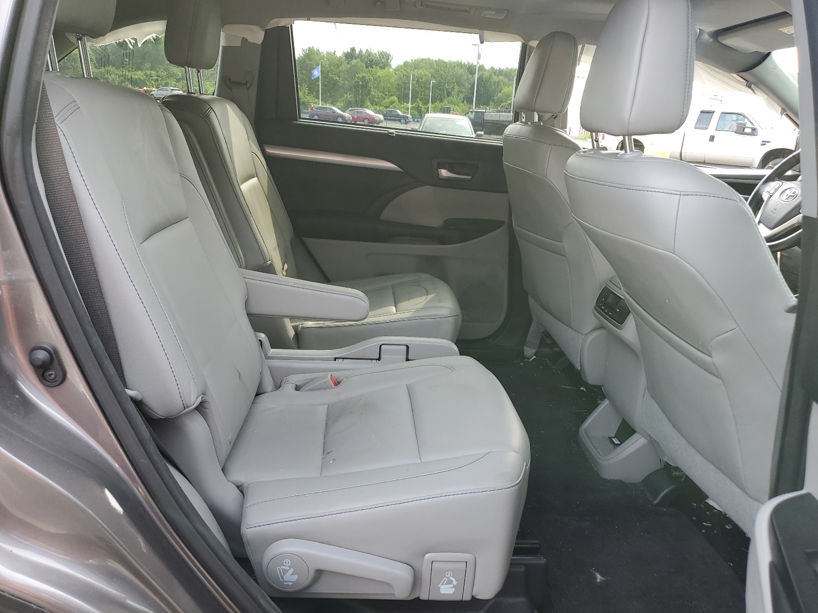 5TDJKRFH0GS355760 2016 Toyota Highlander Xle