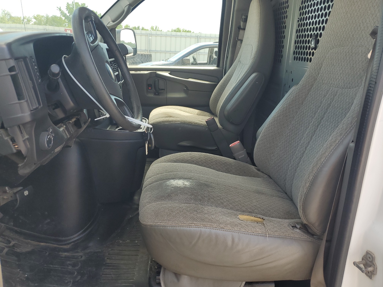 1GCWGFCAXD1103987 2013 Chevrolet Express G2500