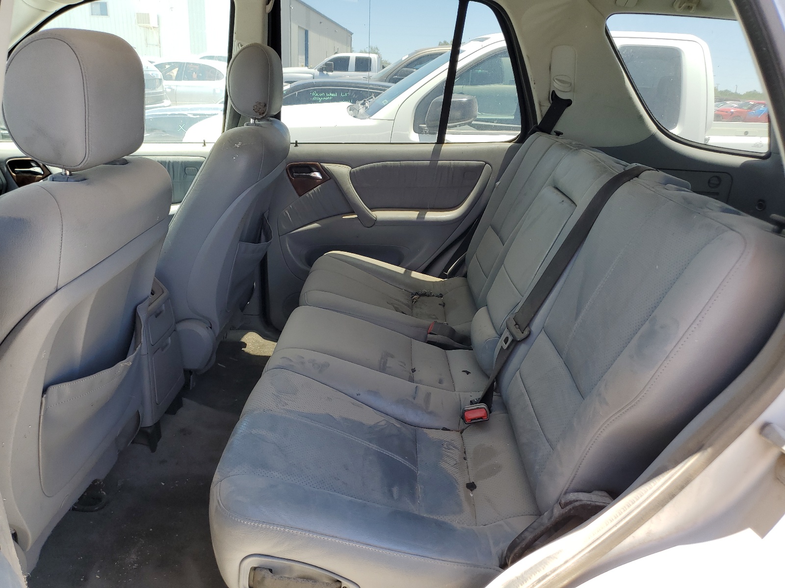 4JGAB54E7YA166826 2000 Mercedes-Benz Ml 320