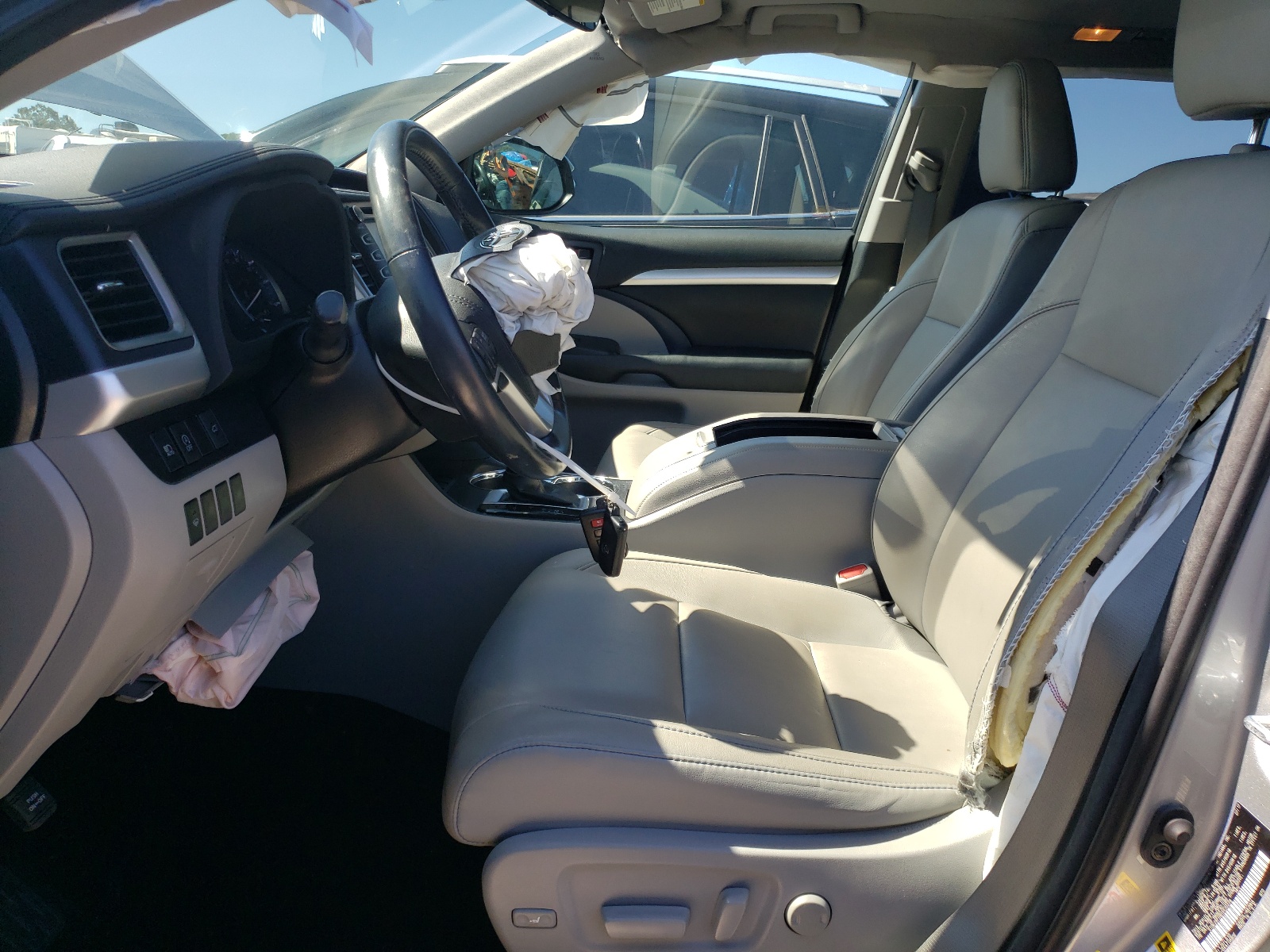 5TDKZRFH8HS520228 2017 Toyota Highlander Se