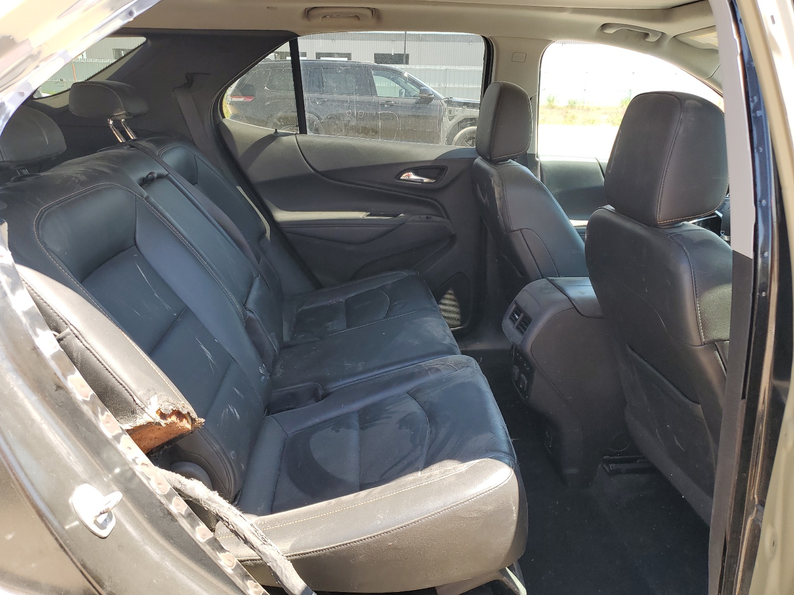 2GNAXWEX1J6267818 2018 Chevrolet Equinox Premier