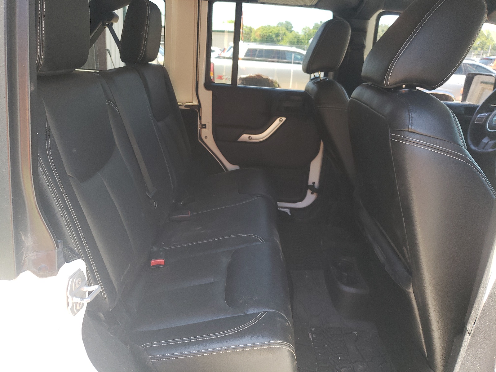 1C4BJWEG7FL570177 2015 Jeep Wrangler Unlimited Sahara