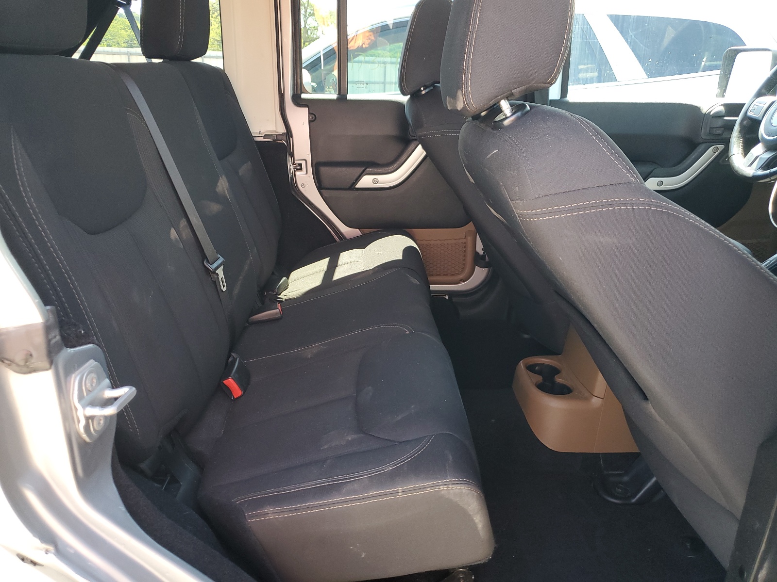 1C4BJWEG3EL136711 2014 Jeep Wrangler Unlimited Sahara