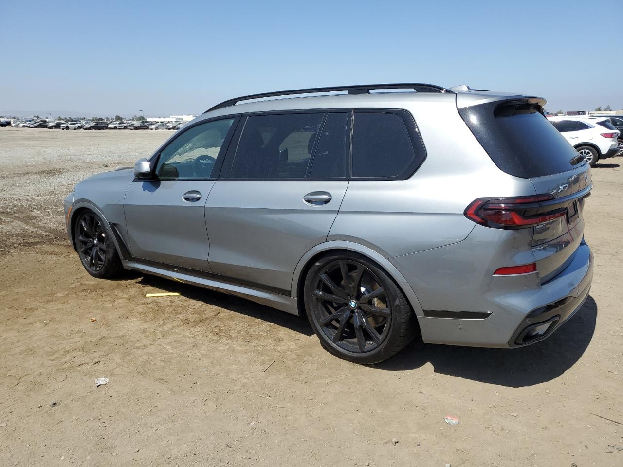 2024 BMW X7 - Image 2