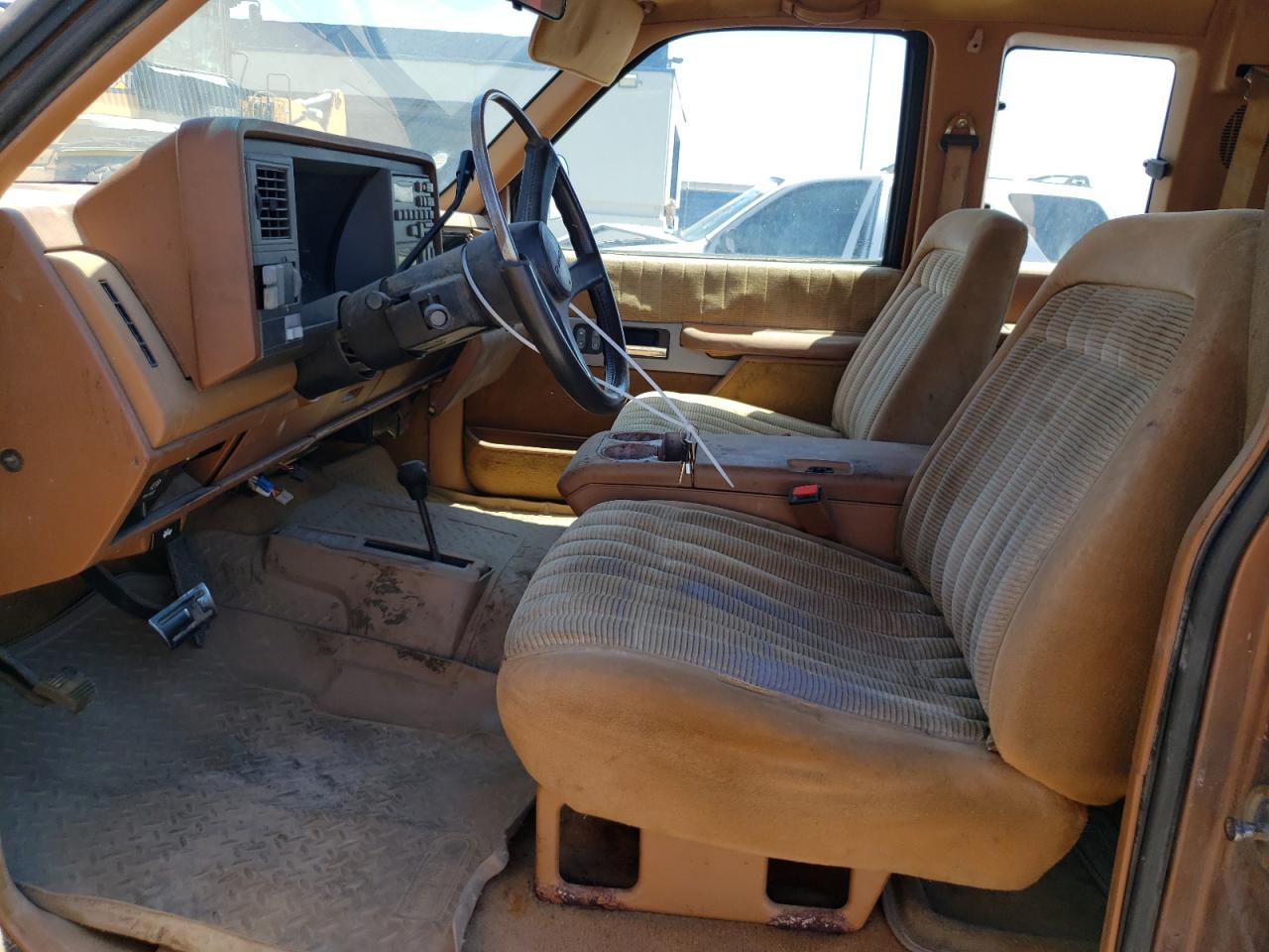 1990 Chevrolet Gmt-400 K1500 VIN: 2GCEK19K1L1129075 Lot: 61333324