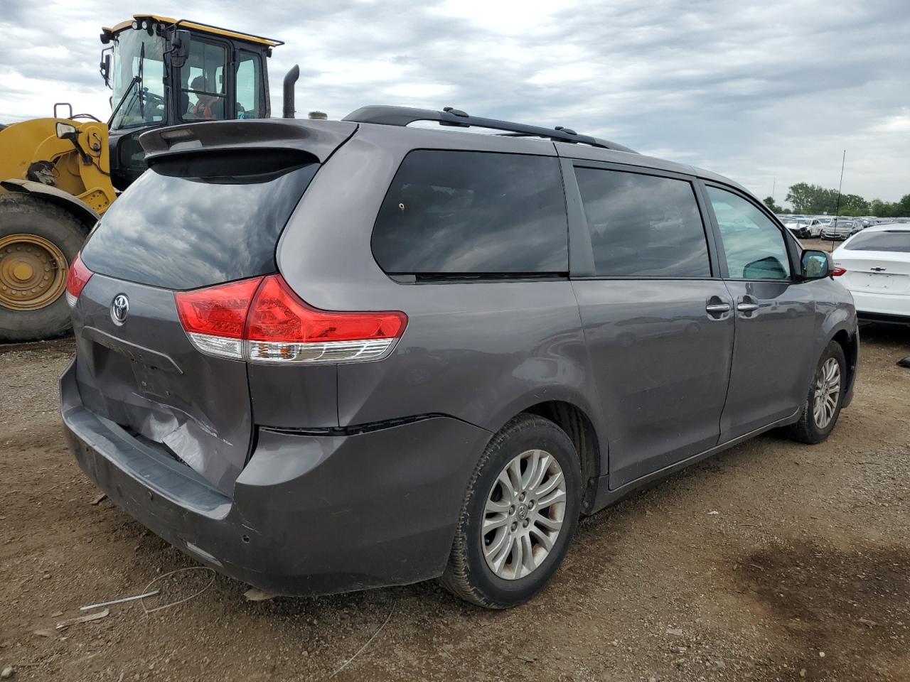 2013 Toyota Sienna - Image 3