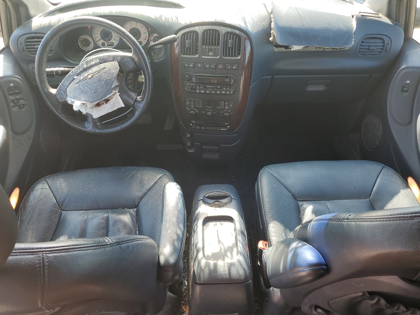 2C4GP54LX2R573749 2002 Chrysler Town & Country Lxi