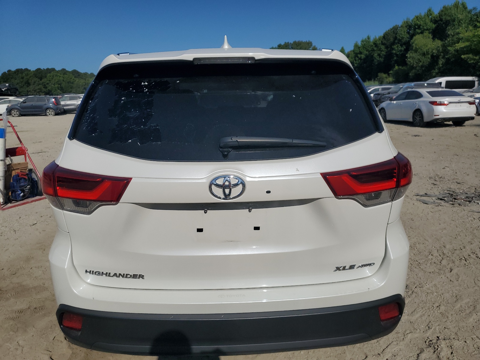 5TDJZRFHXJS900186 2018 Toyota Highlander Se