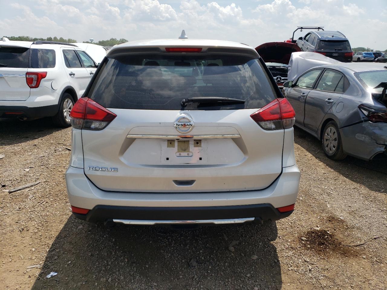 2017 Nissan Rogue S VIN: JN8AT2MT8HW394498 Lot: 59300644