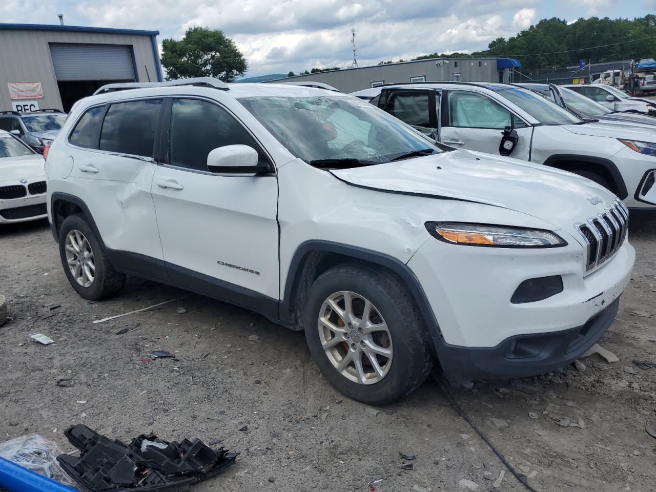 2016 Jeep Cherokee Latitude VIN: 1C4PJMCS1GW142624 Lot: 60748304