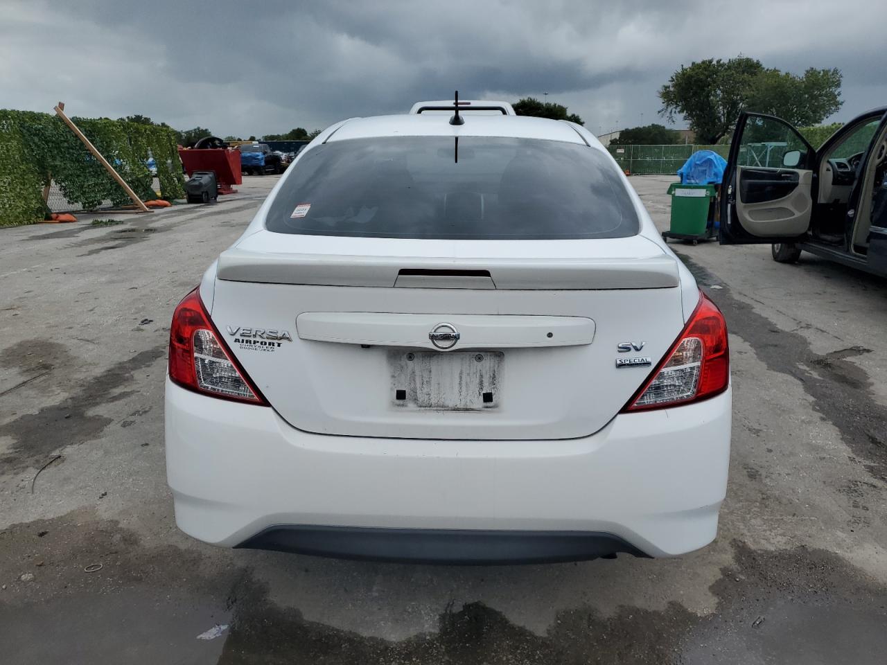 3N1CN7AP8HL852553 2017 Nissan Versa S