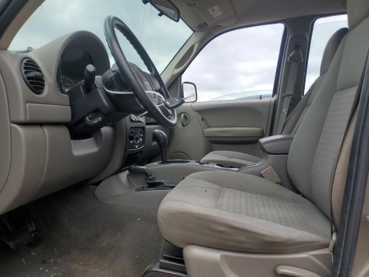 2006 Jeep Liberty (North America) - Image 7