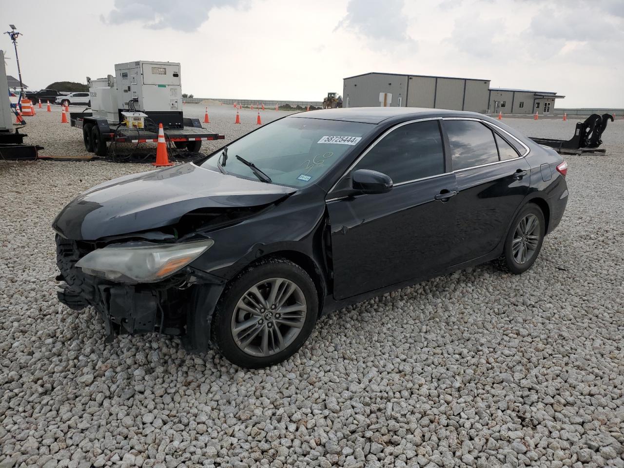 4T1BF1FK3HU733973 2017 TOYOTA CAMRY - Image 1