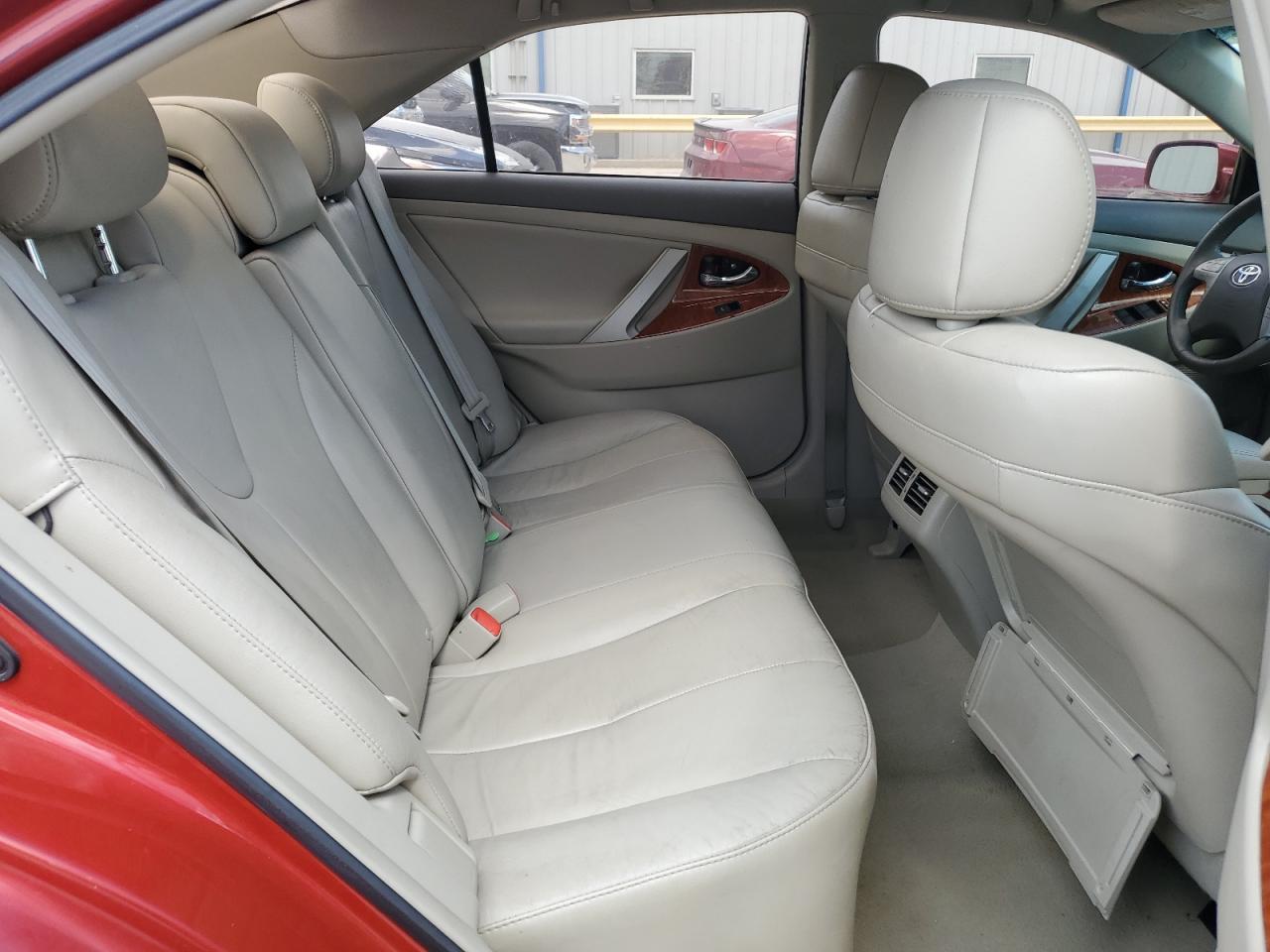 2011 Toyota Camry - Image 10