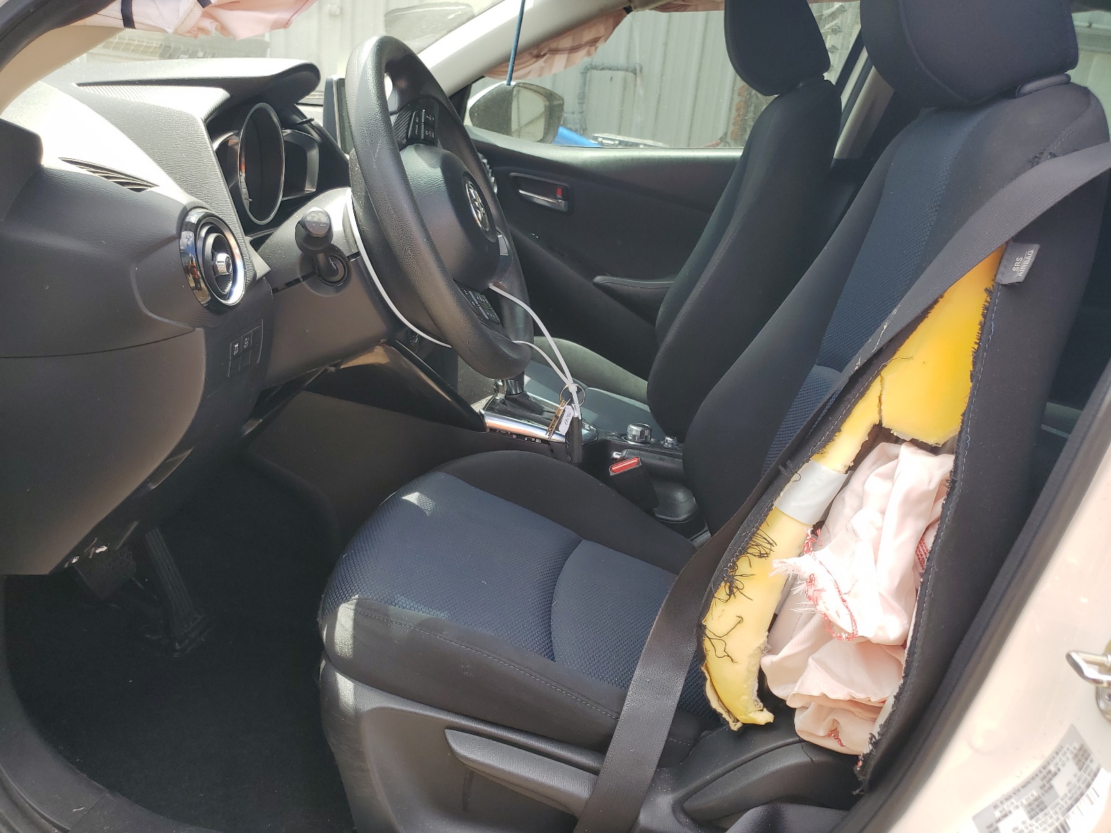 3MYDLBYV1HY163845 2017 Toyota Yaris Ia