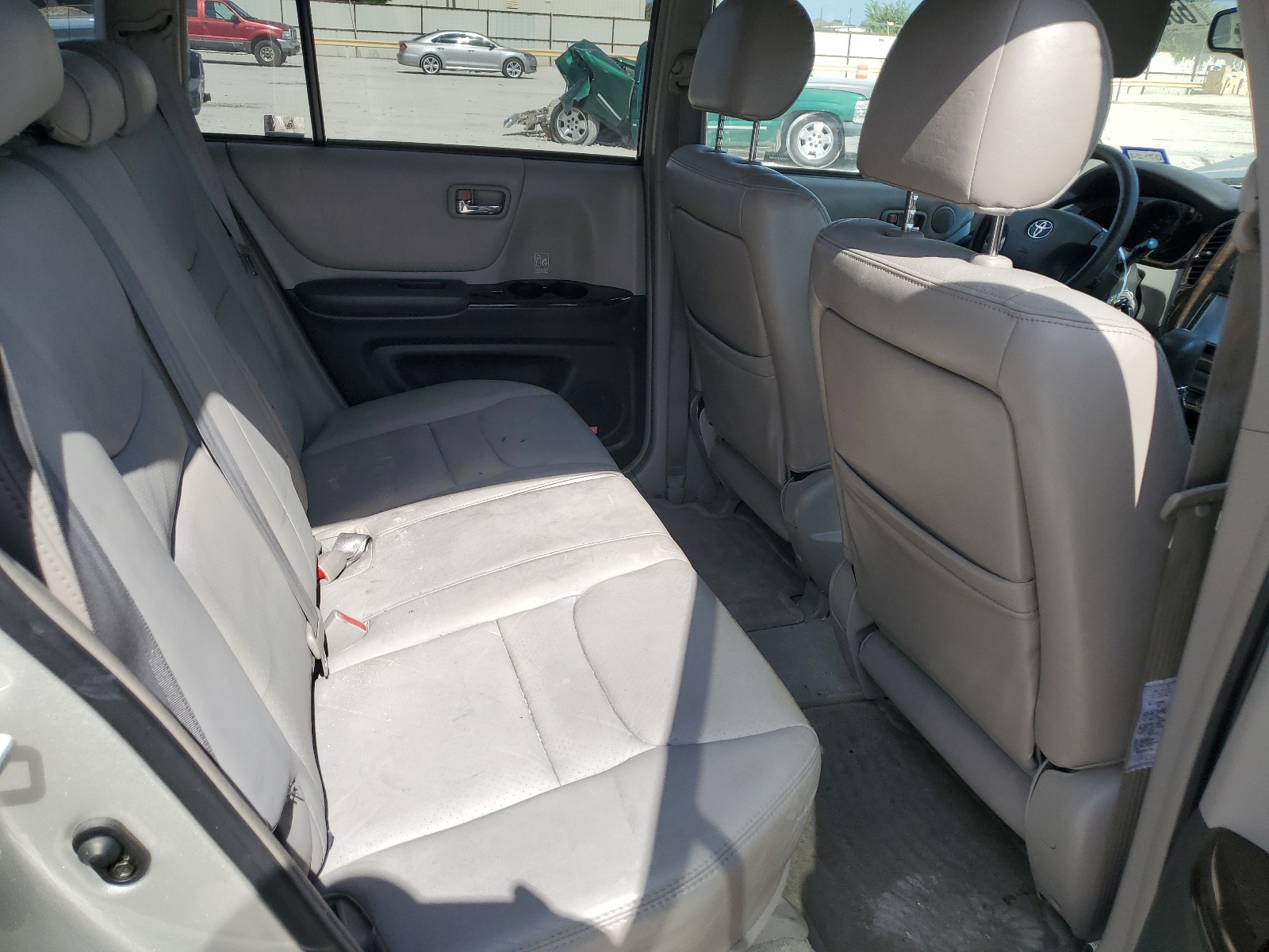 JTEGF21A910015562 2001 Toyota Highlander