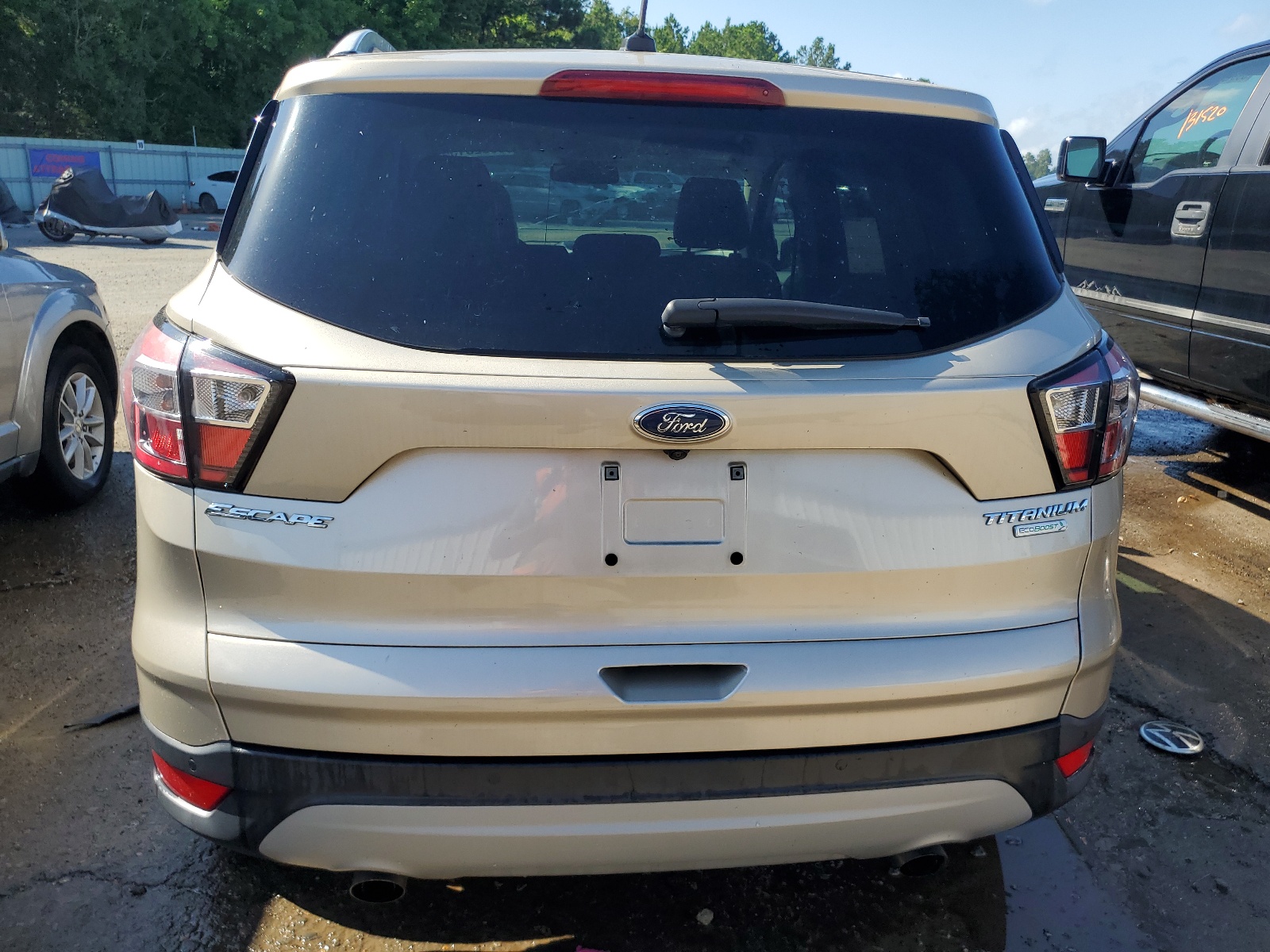 1FMCU0JD4HUC19644 2017 Ford Escape Titanium