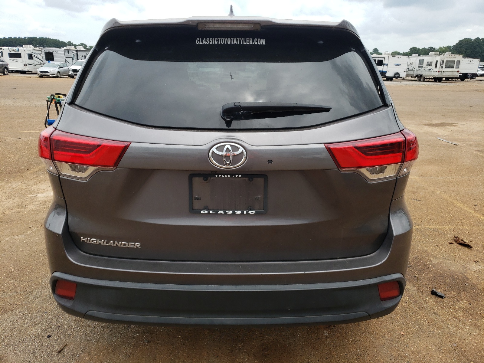 5TDZZRFH1KS364099 2019 Toyota Highlander Le