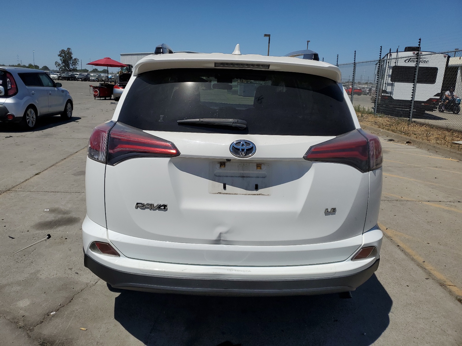 JTMZFREV0JD115772 2018 Toyota Rav4 Le