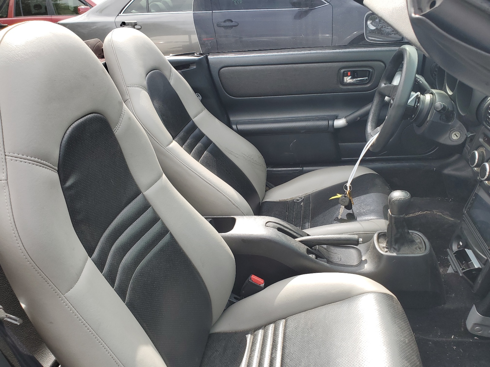 JTDFR320450071787 2005 Toyota Mr2 Spyder