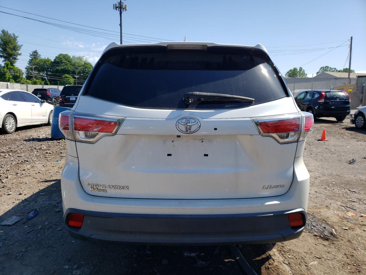 5TDBKRFH5ES018843 2014 Toyota Highlander Le