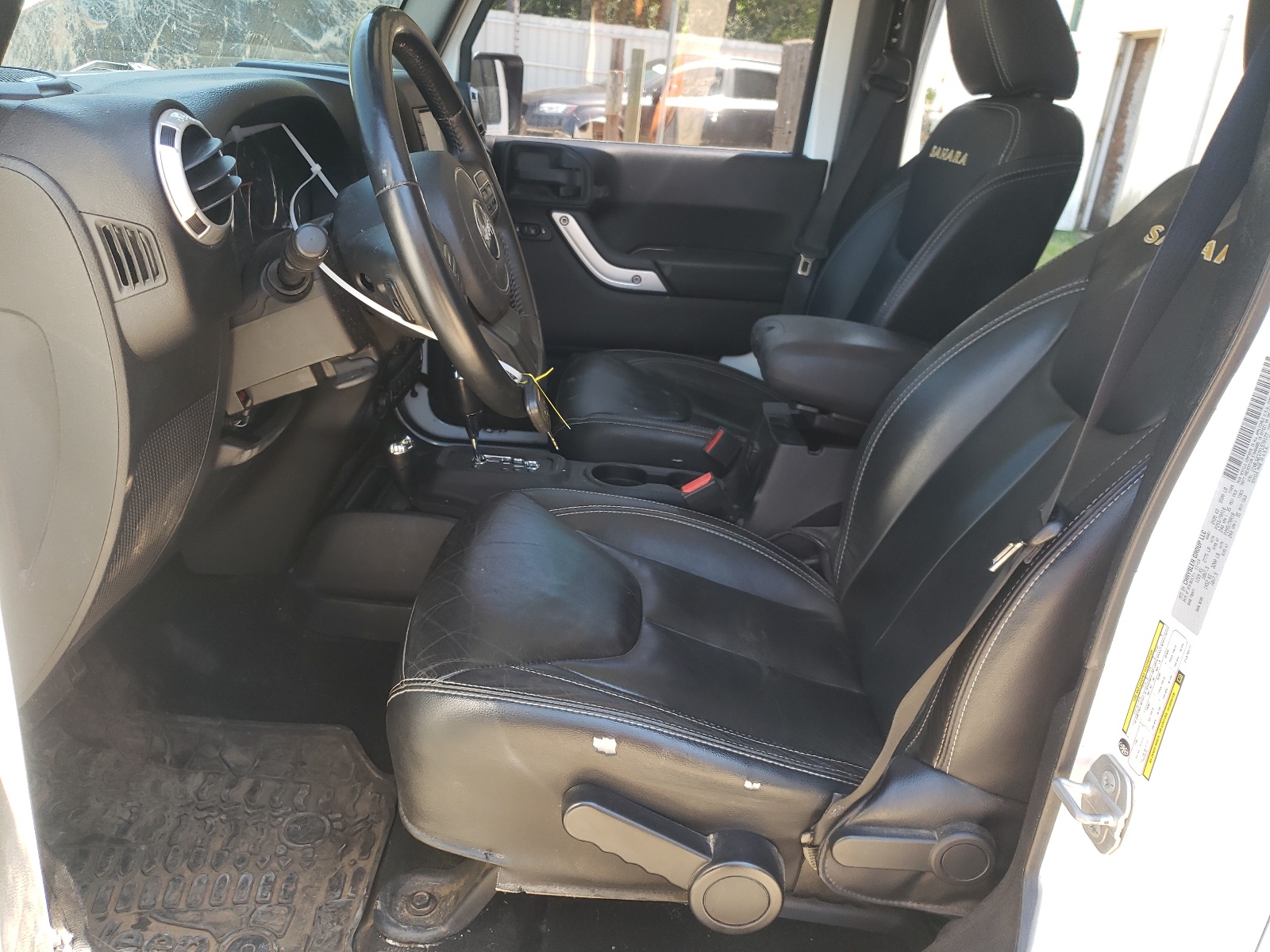 1C4BJWEG7FL570177 2015 Jeep Wrangler Unlimited Sahara