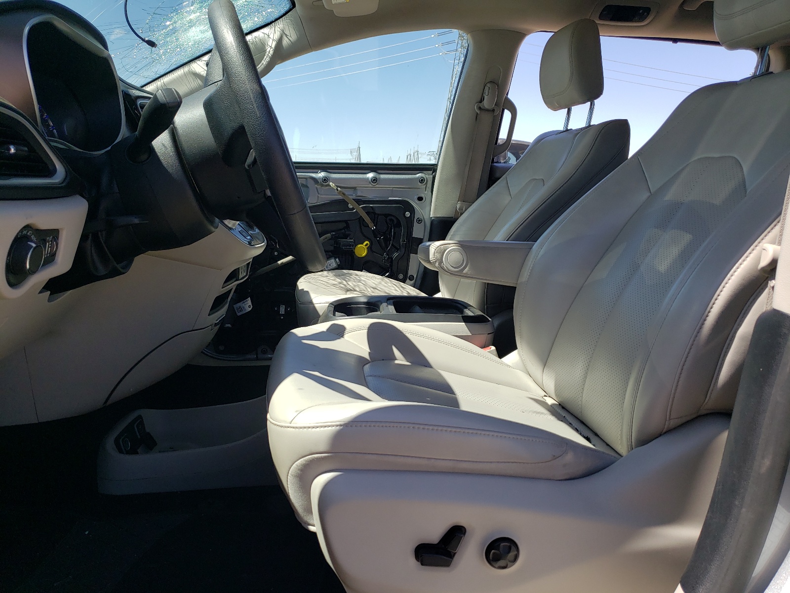 2C4RC1DG9MR537666 2021 Chrysler Voyager Lxi