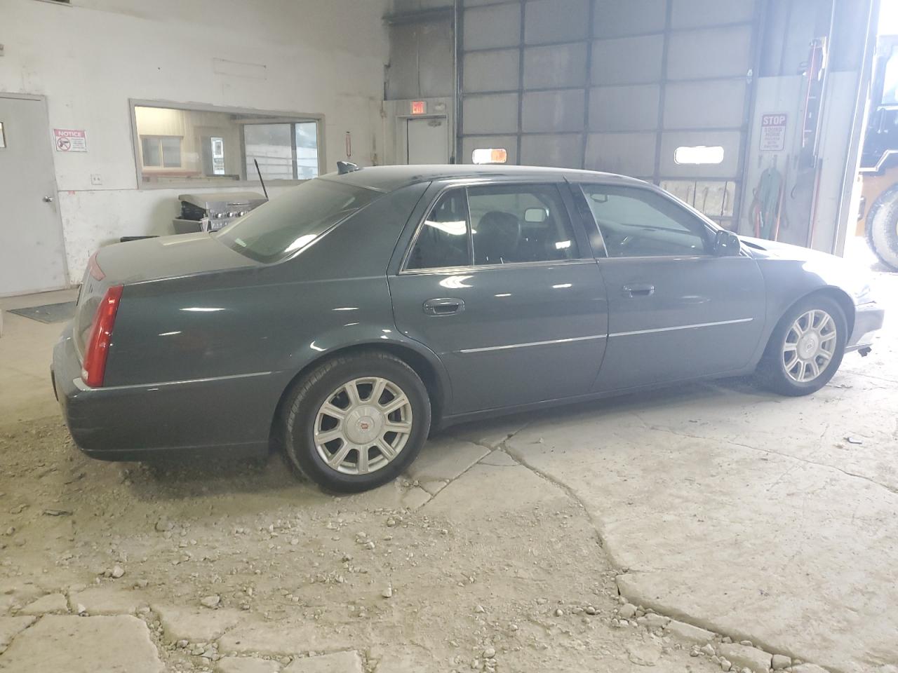 2009 Cadillac DTS - Image 3