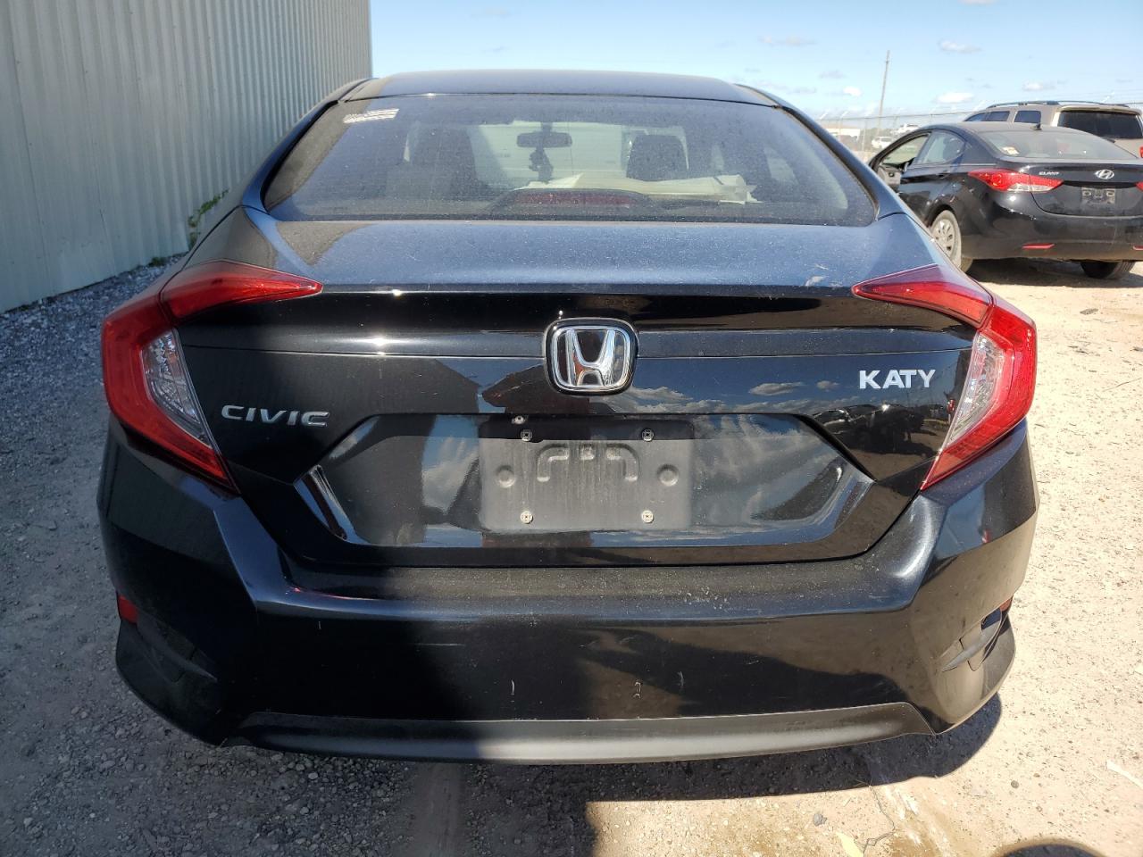 2HGFC2F57JH583603 2018 Honda Civic Lx