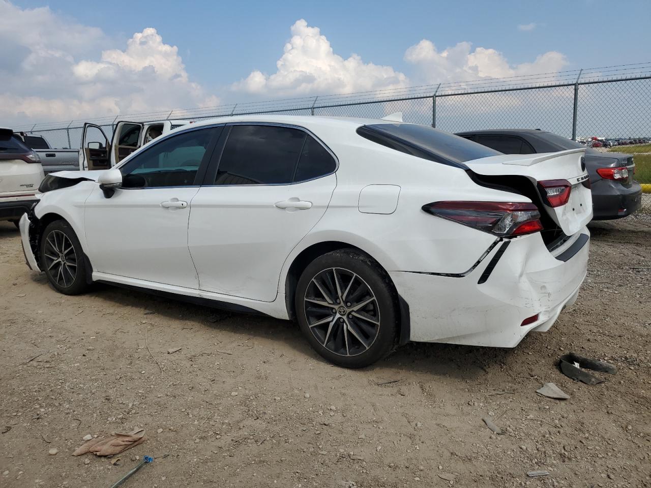 4T1T11AK1PU730515 Toyota Camry SE N 2