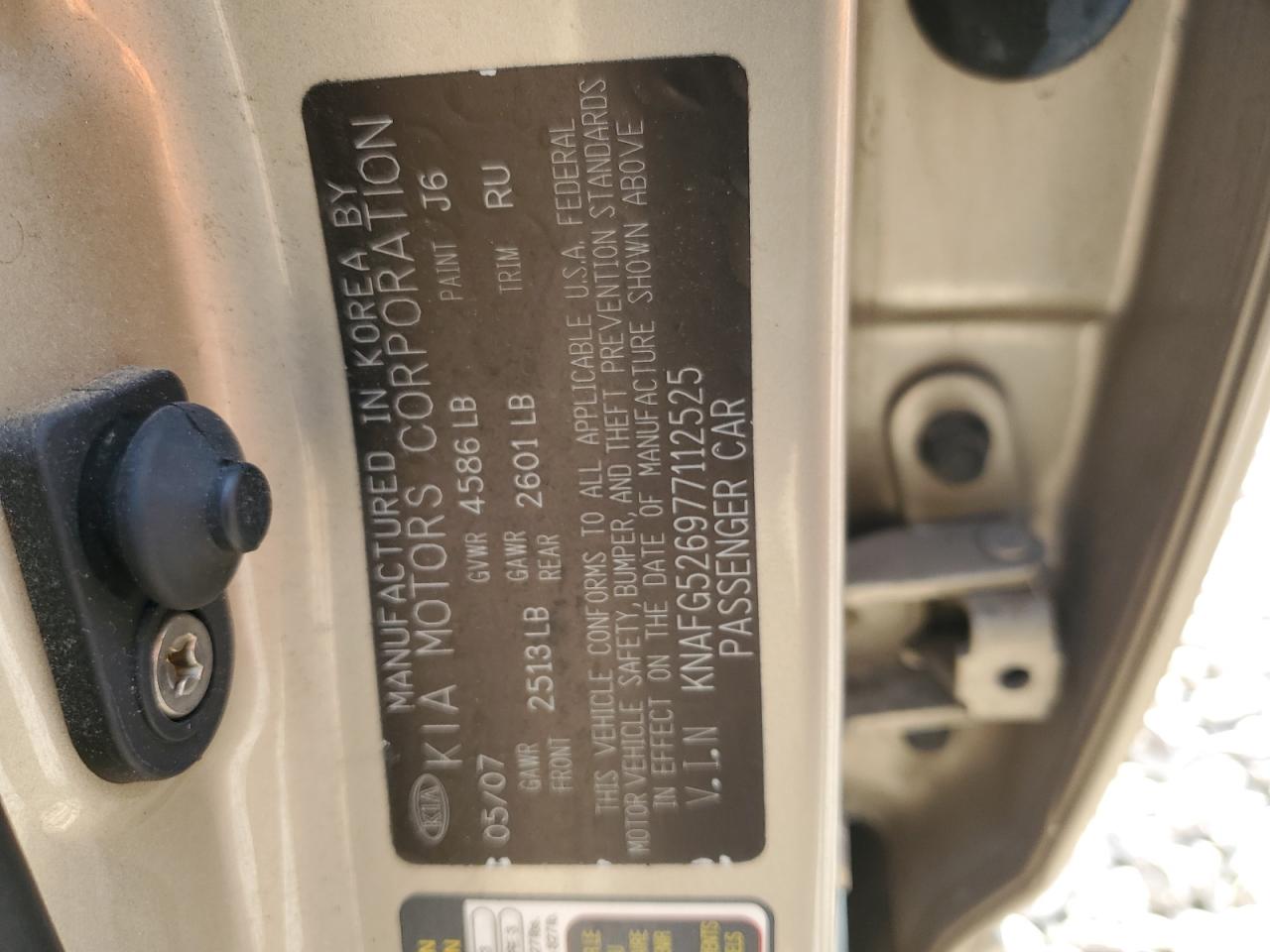 2007 Kia Rondo Lx VIN: KNAFG526977112525 Lot: 56338404