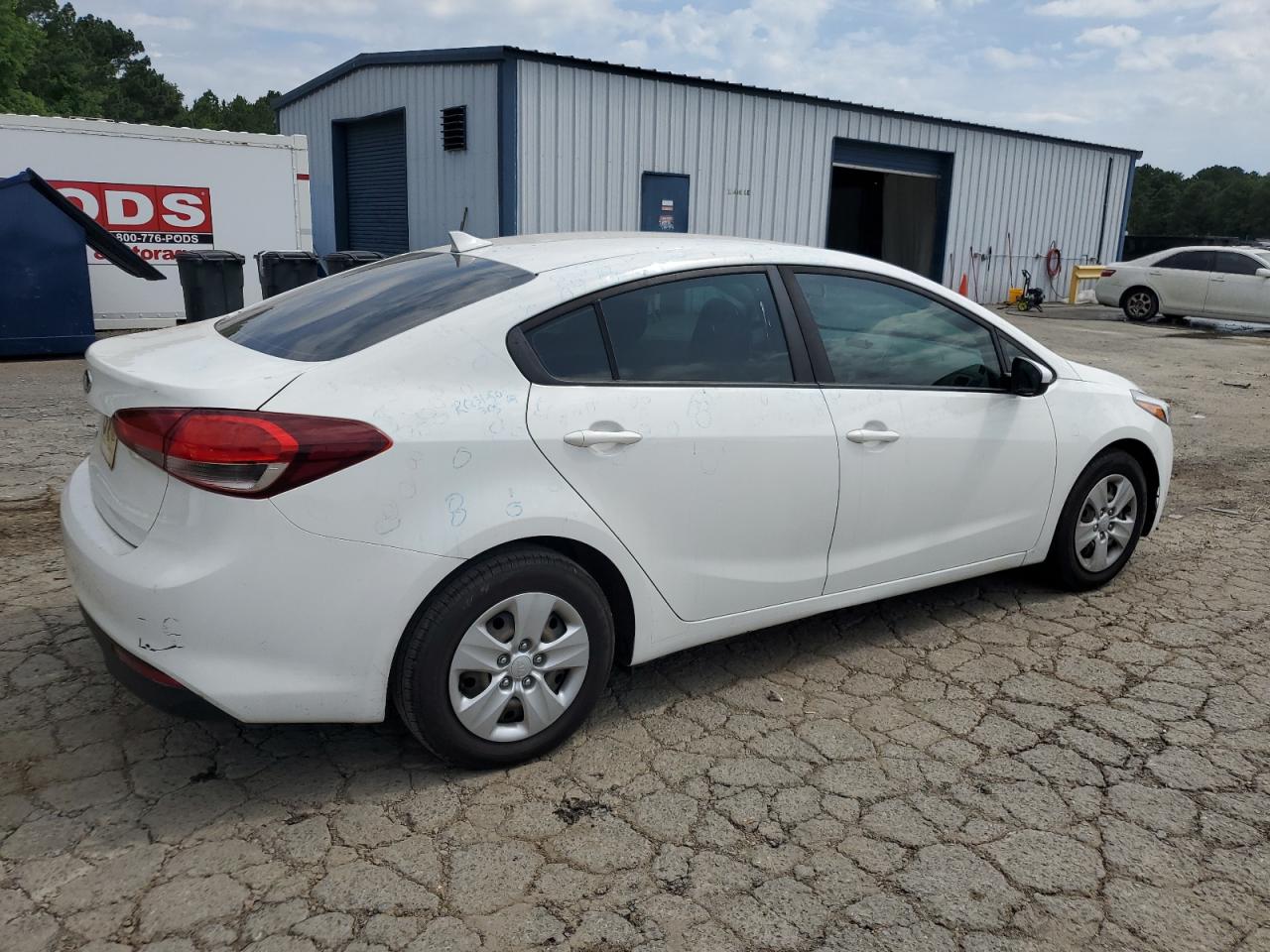 VIN 3KPFK4A73JE242765 2018 KIA FORTE no.3