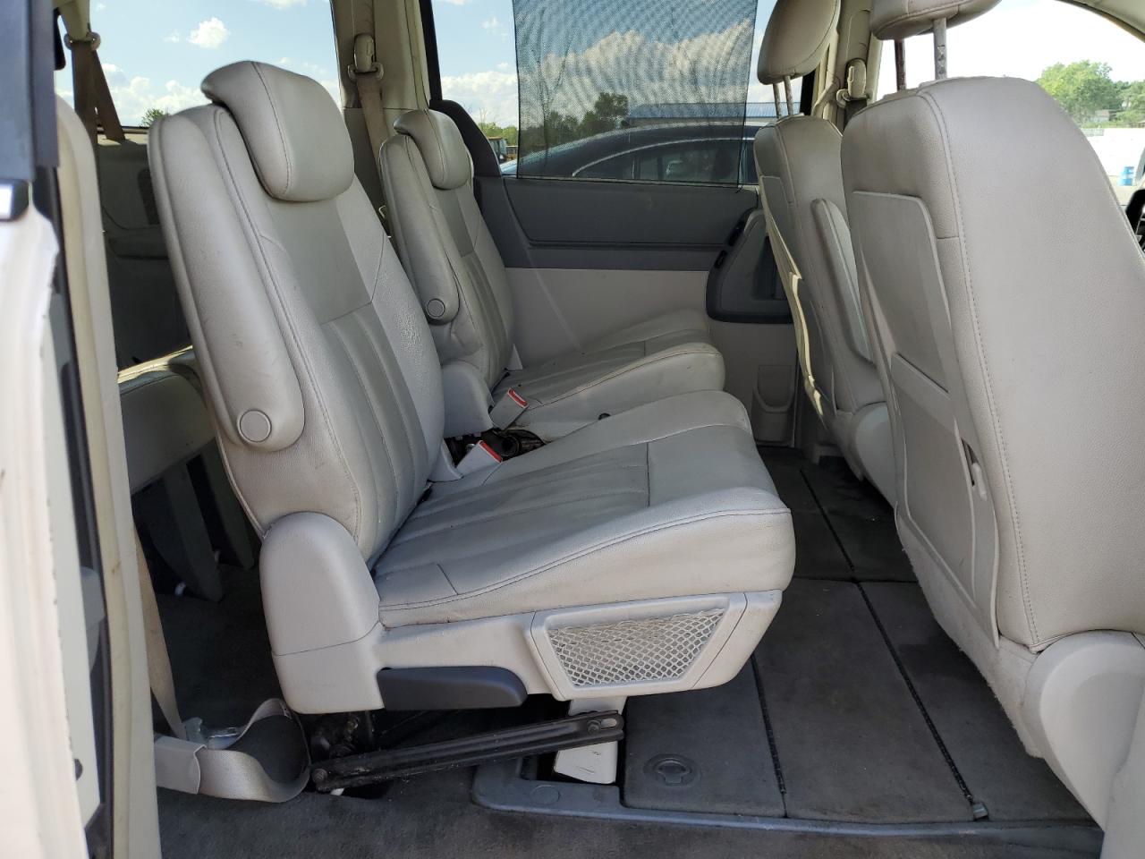 2008 Chrysler Town & Country Touring VIN: 2A8HR54PX8R663180 Lot: 61003424