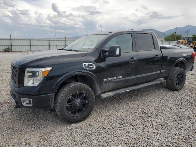  NISSAN TITAN 2017 Czarny