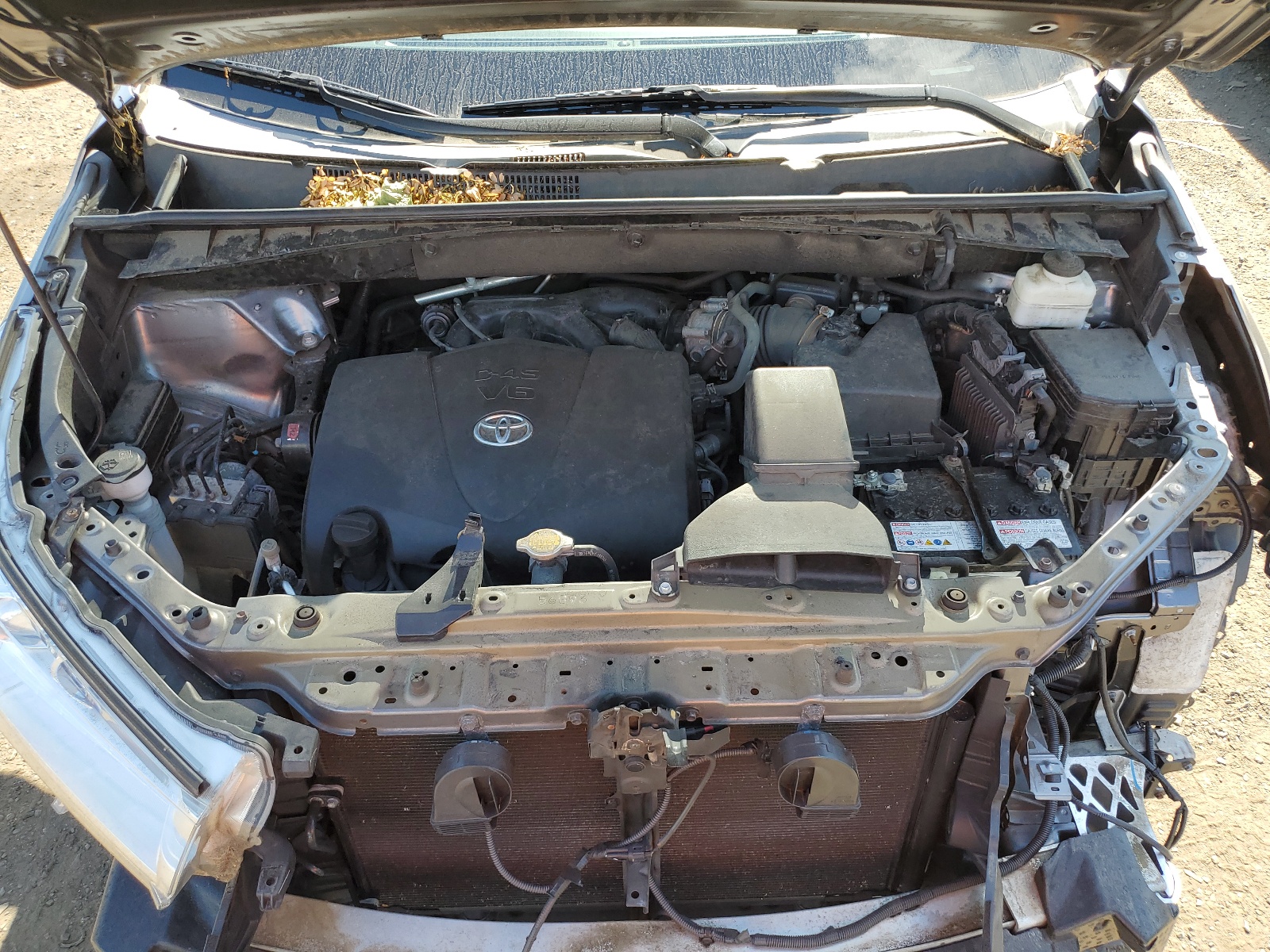 5TDJZRFHXHS357044 2017 Toyota Highlander Se