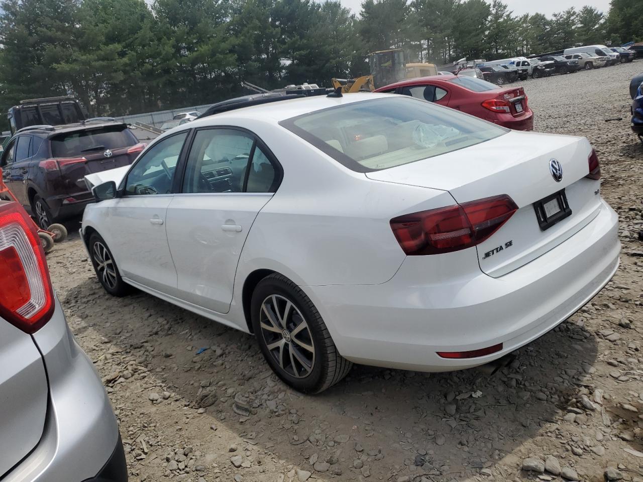 3VWDB7AJ3JM257919 2018 VOLKSWAGEN JETTA - Image 2