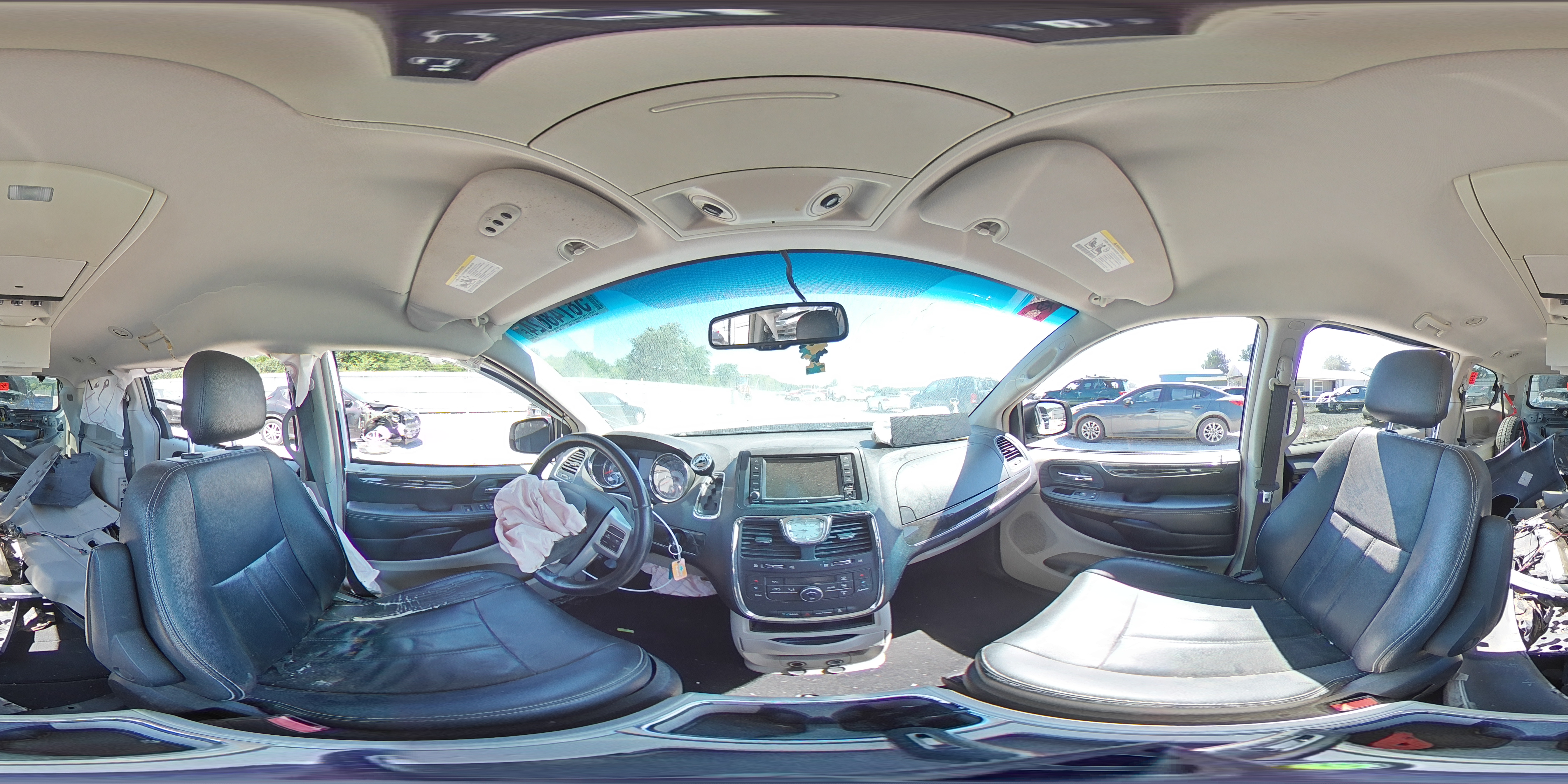2014 Chrysler Town & Country - Image 14
