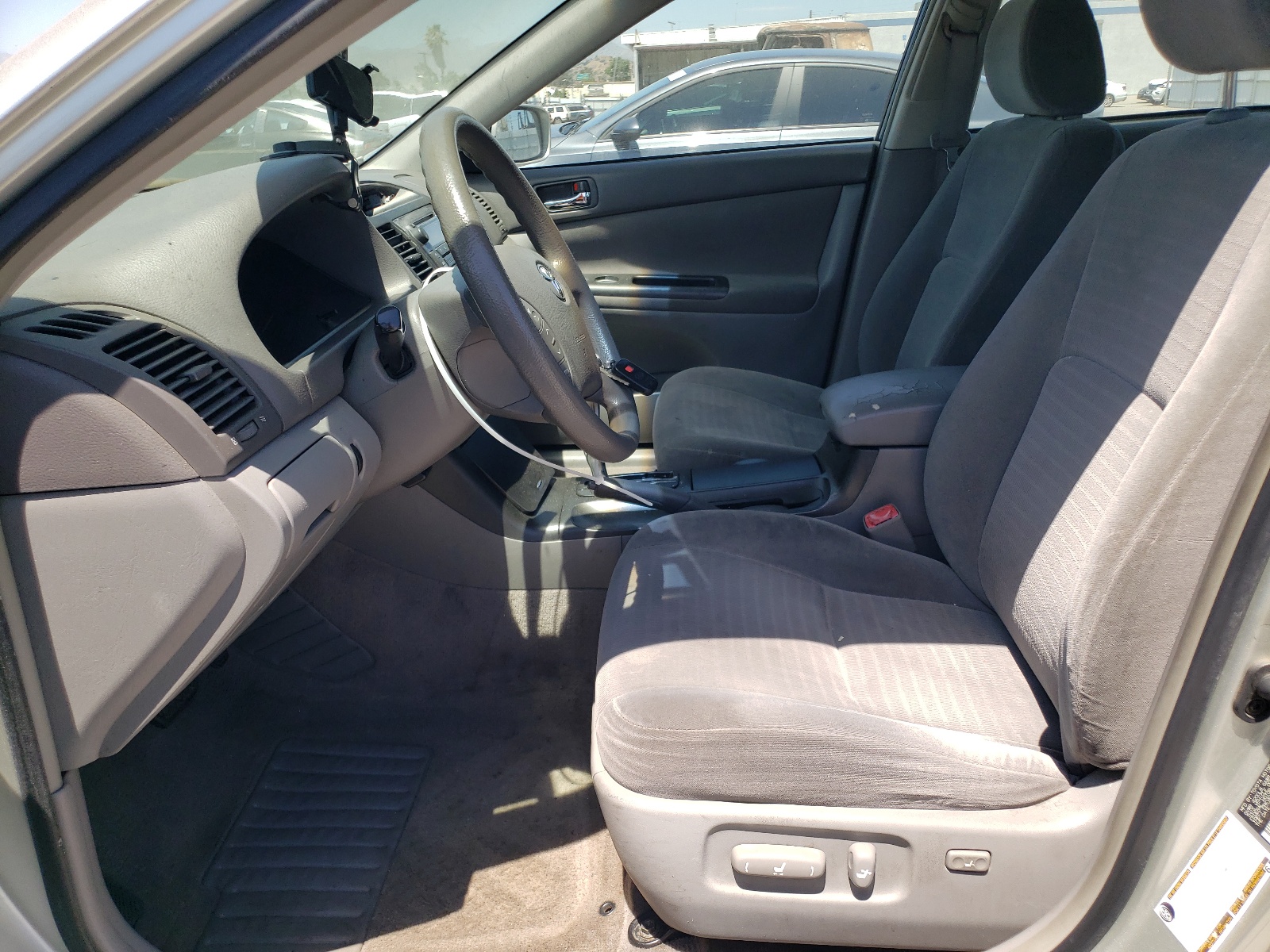 JTDBE32K053024461 2005 Toyota Camry Le