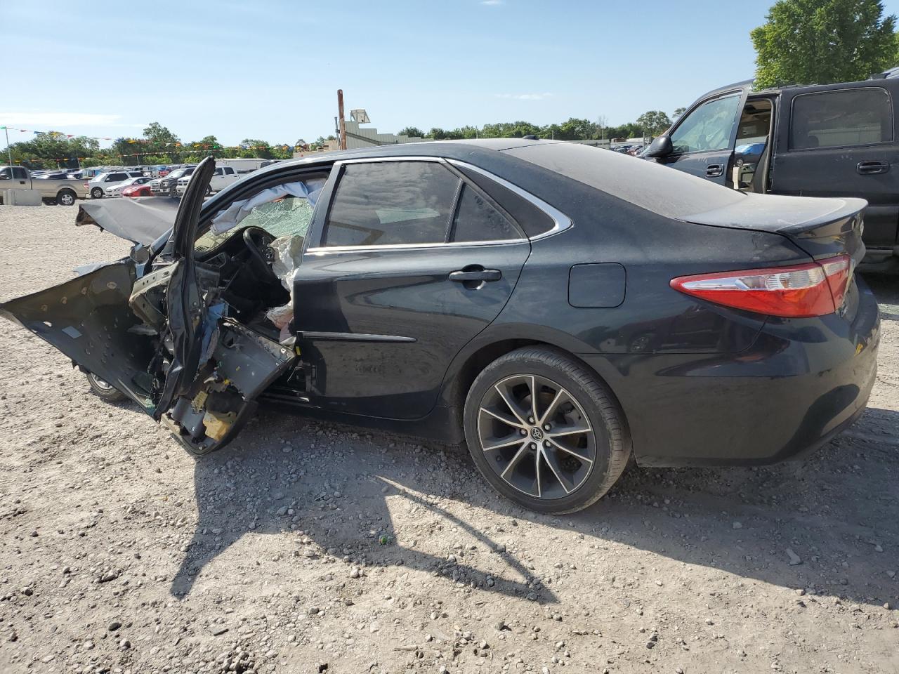 4T1BF1FK0GU538721 2016 TOYOTA CAMRY - Image 2