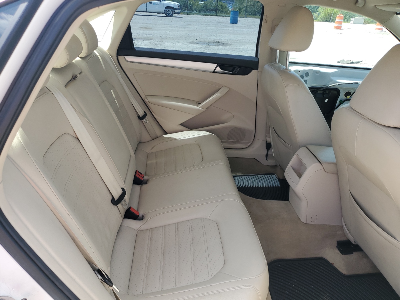 1VWBM7A36CC088051 2012 Volkswagen Passat Se