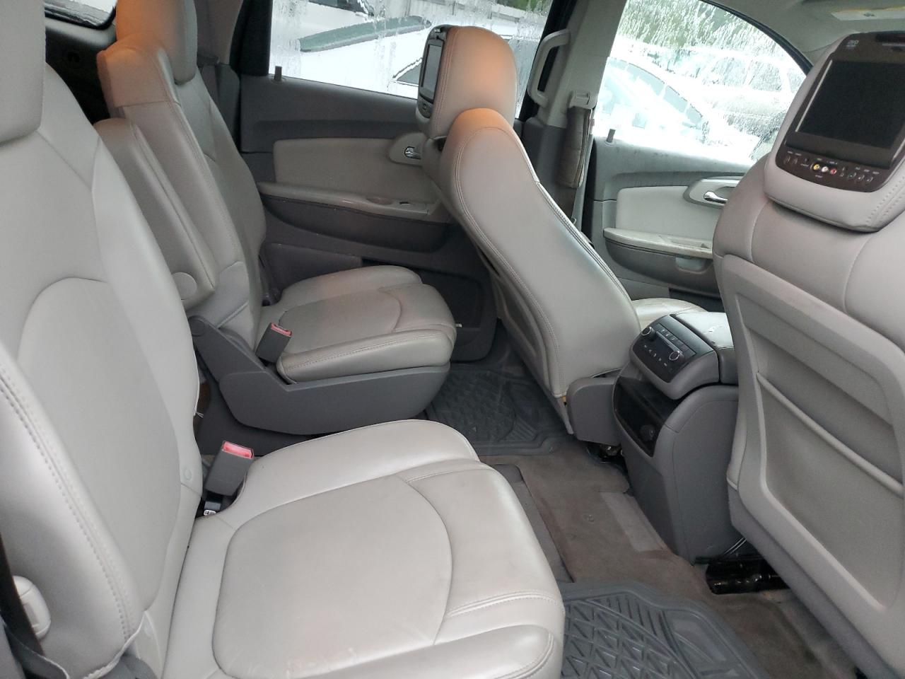 2010 Chevrolet Traverse - Image 10