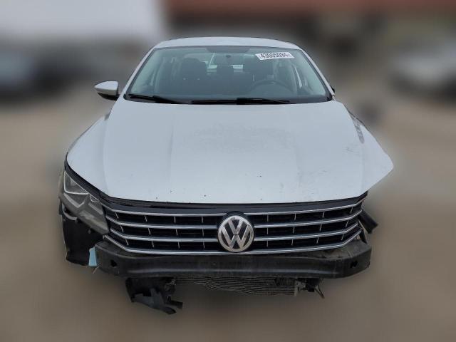  VOLKSWAGEN PASSAT 2017 Сріблястий