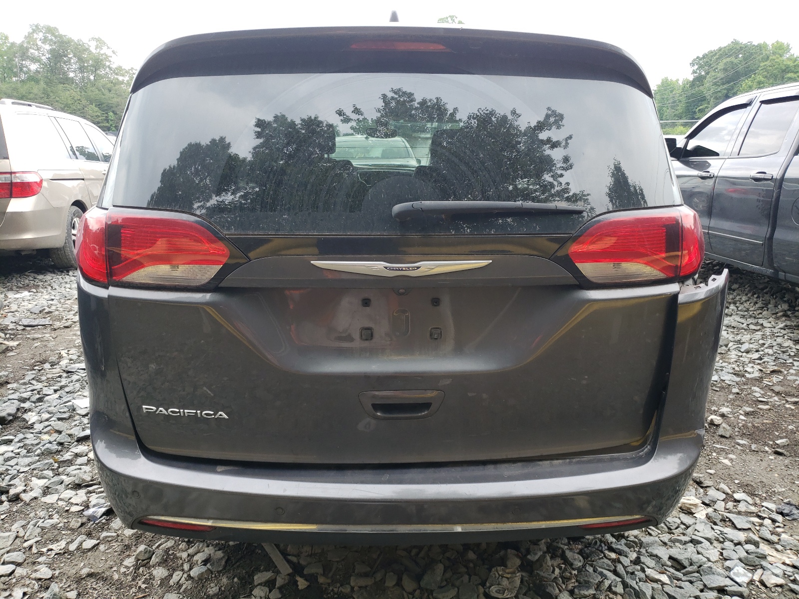 2C4RC1BG0KR673197 2019 Chrysler Pacifica Touring L